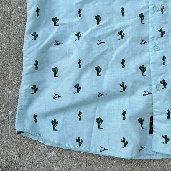 Molokai Surf Co Cactus and Skull Light Blue Casual Men’s Button Down Shirt - Picture 2 of 6